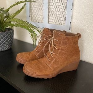 SOLD SOREL Toronto wedge lace up ankle bootie